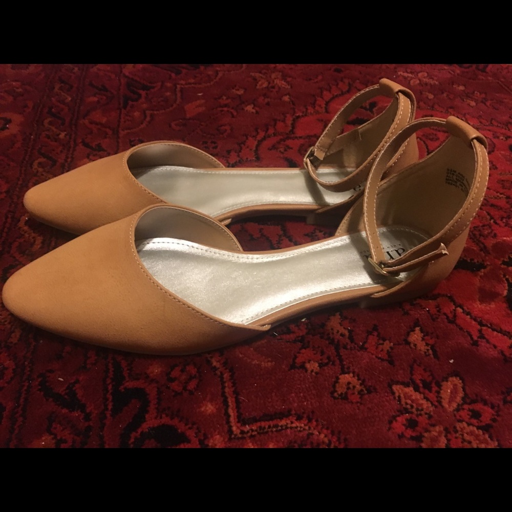 A New Approach brown closed toe sandals